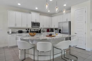 EC482 - Contemporary Oasis With Gaming Areas at Encore - Orlando - 2