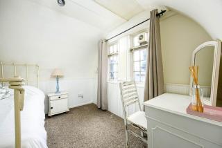 Unique 1 Bedroom apartment-Bath - Bath - 5