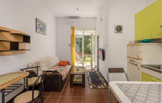 Pet Friendly Apartment In Novi Vinodolski With House A Panoramic View - 9