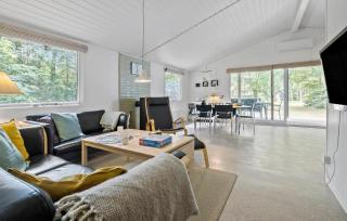 3 Bedroom Stunning Home In Vig - 9