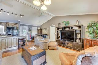 Lakefront Blairsville House with Game Room and Hot Tub - Blairsville - 7