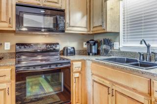 Lakefront Blairsville House with Game Room and Hot Tub - Blairsville - 2