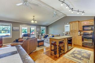 Lakefront Blairsville House with Game Room and Hot Tub - Blairsville - 1