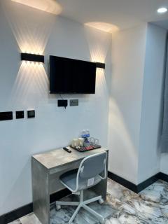 Thandi House Heathrow Airport - Ashford - 2