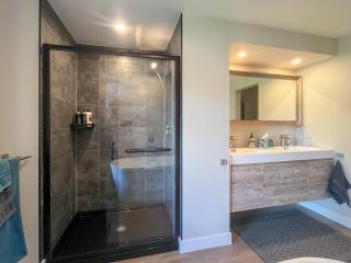 Kelowfornia Lakeview Retreat - Kelowna - 5