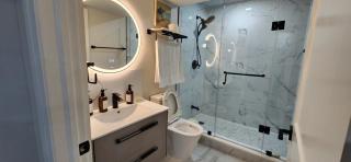Entire 2 Bedroom Apartment in Kitchener - Kitchener - 8