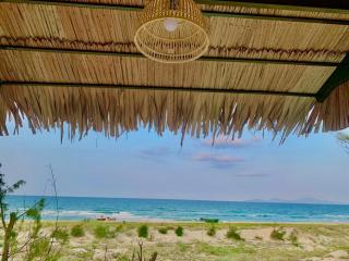 Charming and Spacious Beach Homestay 4 Rooms 1 Pool Entire Palace - Hà Bàng - 7