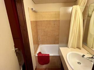 Studio charmant avec balcon, au pied des pistes, tout équipé, 1er étage, parking, casier à skis - FR-1-787-19 - Laveissière - 4