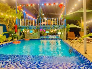Charming and Spacious Beach Homestay 4 Rooms 1 Pool Entire Palace - Hà Bàng - 2