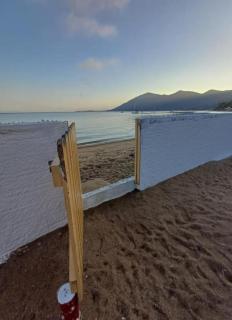 Pé na areia, casa na praia de frente para o mar - Florianópolis - 6