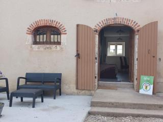 Gîte en pleine nature près de la Loire, idéal famille ou amis, proche des vignobles et sites historiques. - FR-1-590-434 - 9