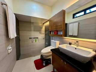 Chic Suite with Mountain View and Zen Room Access - 5