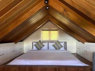 Romantic Loft Escape! Cozy Stay and Free Parking - 9