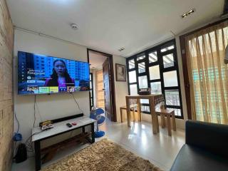 Romantic Loft Escape! Cozy Stay and Free Parking - 8