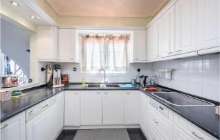 Stunning Home In Lechaio Corinthias - 7