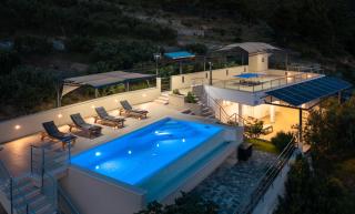 Olive paradise-heated pool- romantic getaway for 2 - 9