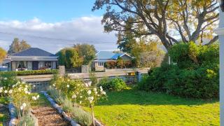 The Oaks- a beautifully appointed 1890s villa - Featherston - 7