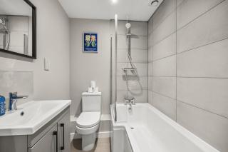 Buzzing Brighton Apartment 1 By My Getaways - Brighton & Hove - 1