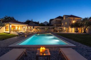 NEW! Holiday house Mara with 4 bedrooms, private pool, summer kitchen, panoramic valley views - Zmijavci - 0