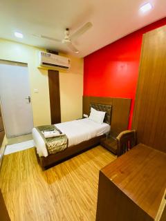 Hotel Arton Regency Near Terminal 2 Airport - Mumbai - 1