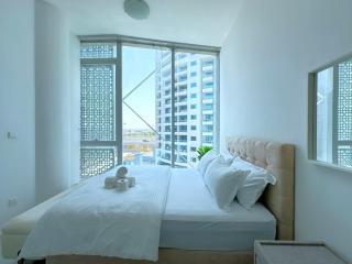 Amazing Roof Top Pool in Nice 1 BHK Flat in Marina - Dubai - 7