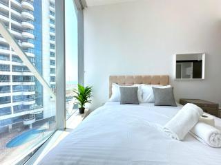Amazing Roof Top Pool in Nice 1 BHK Flat in Marina - Dubai - 6