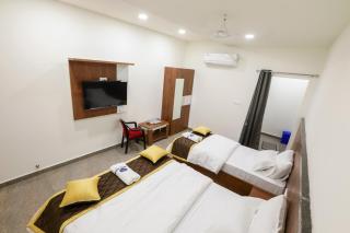 Naga Luxury Suites- Triple Bed Room --Driver Free Stay - Tiruchirappalli - 1