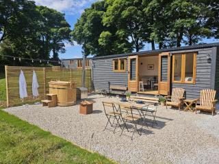 Stoodley View Shepherd Huts - Todmorden - 7