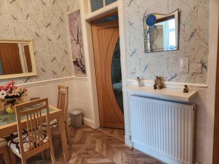 Captivating 2-Bed ground floor Apartment in Largs - 5