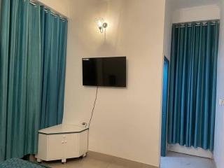 Egarden Krishna Deluxe Room - Varanasi - 1
