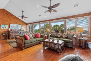 Decked Out House On Hill St - New Smyrna Beach - 7