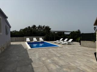 Holiday home Nancy with swimming pool - Vinišće - 3