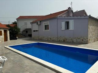 Holiday home Nancy with swimming pool - Vinišće - 5
