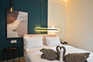 Midvalley Southkey Mosaic Suite by Nest Home - 1