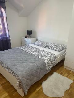 Casa Mia Apartments - Modern - Comfortable Stays 5 Min from Airport - Transport Possible - 6