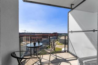 7th Floor Warsaw Włochy Apt - Balcony, Workspace - by Rentujemy - 0