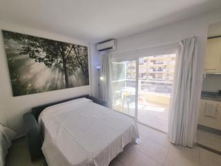 PYR Beach and Pool Studio II - 9