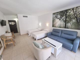 PYR Beach and Pool Studio II - 4