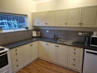 Cozy Coastal Retreat - Dunedin - 4