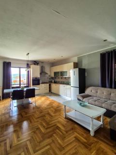 Apartments and pansion M&R - Turanj - 3