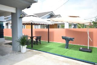 Dj Impiana Homestay - Private Kids Pool - Kampung Raja - 2