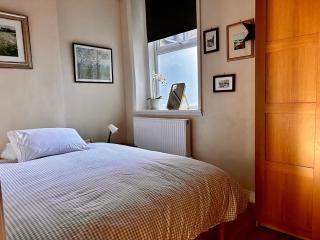 Ground Floor Apartment Sleeps 4, London Zone 2 Close to Central Victoria Line - London - 4