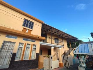 Erriah's Holiday House - 0