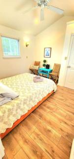 Cottage lake view with Deck and BBQ Grill - - 3