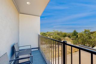 Lago Vista Hideaway - 4