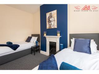 Contractor-Friendly 2BR Apartment with Free Parking - Central Darlington - 6