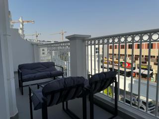 ASHRI Luxurious Apartment in Arjan near Miracle Gardens - Dubai - 1