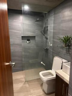 Cozy Spacious Pet Friendly Unit with Netflix Pool Gym - Manilla - 9
