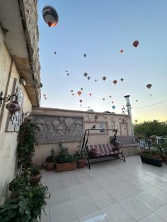 Lucky Luke Stone House - 5