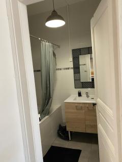STUDIO ÉQUIPÉ A 50 MÈTRE DE LA GARE ET 10 MN DES PLAGE - Sète - 4
